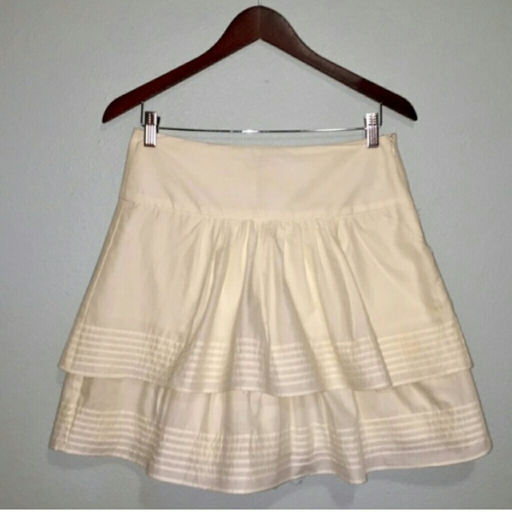 Banana Republic cream ruffle skirt